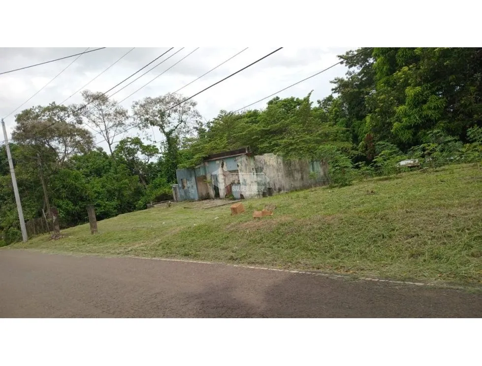 TERRENO / 24 DE DICIEMBRE / CABUYITA / 1800M / ORILLA DE CALLE