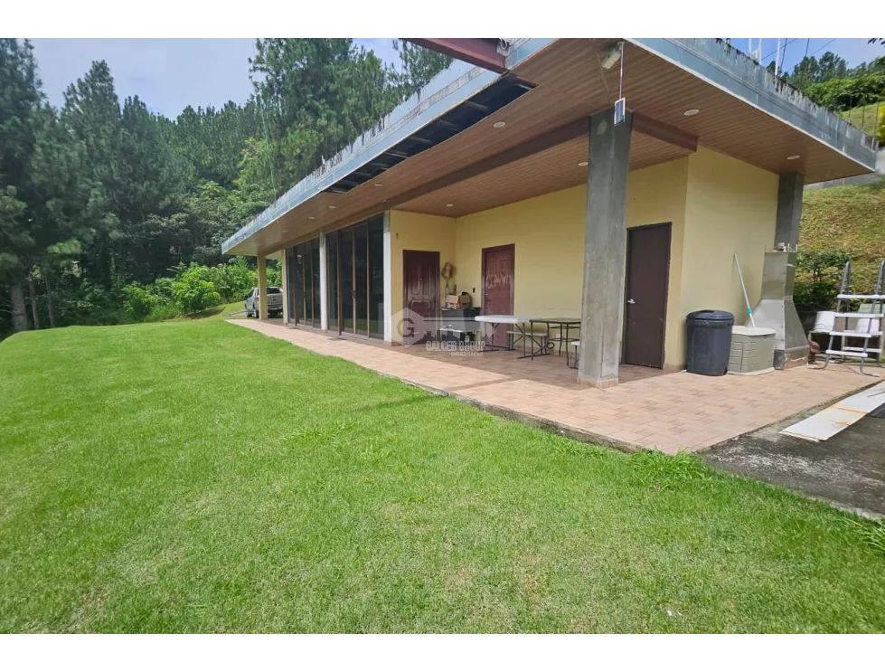 CHAME / URB. GRANADA / TERRENO CON CASA / 2063M / VISTA PANORAMA