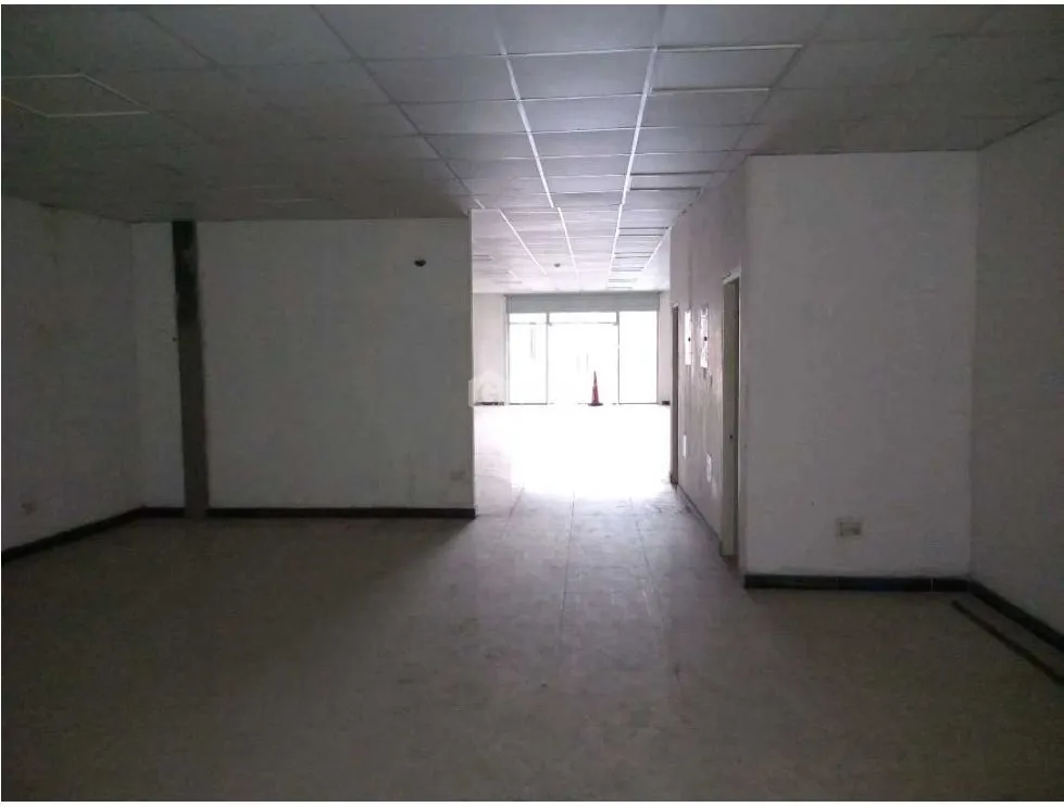 Espace commercial à Pueblo Nuevo à louer
