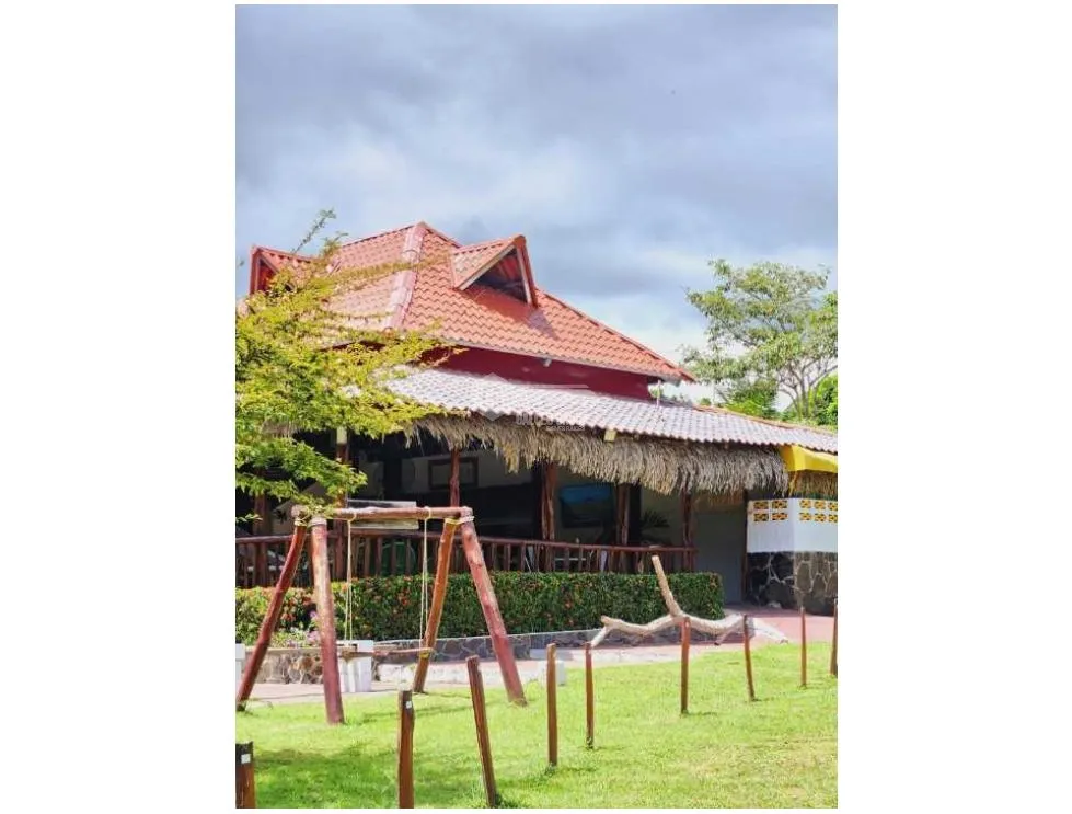 TERRENO CON RESTAURANTE Y HOSPEDAJE / FARALLÓN RÍO HATO / 2,220M2