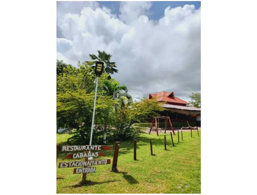 TERRENO CON RESTAURANTE Y HOSPEDAJE / FARALLÓN RÍO HATO / 2,220M2