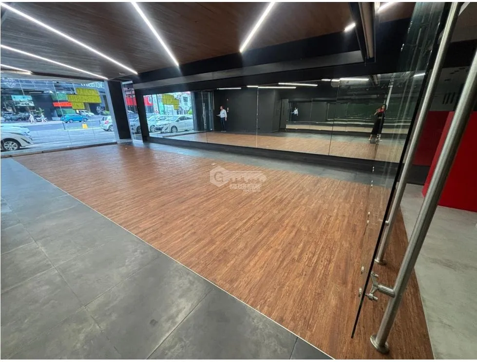 OFICINA / CALLE 50 / GALERIA 50 / 300M2 / 2 NIVELES / SOBRE VIA