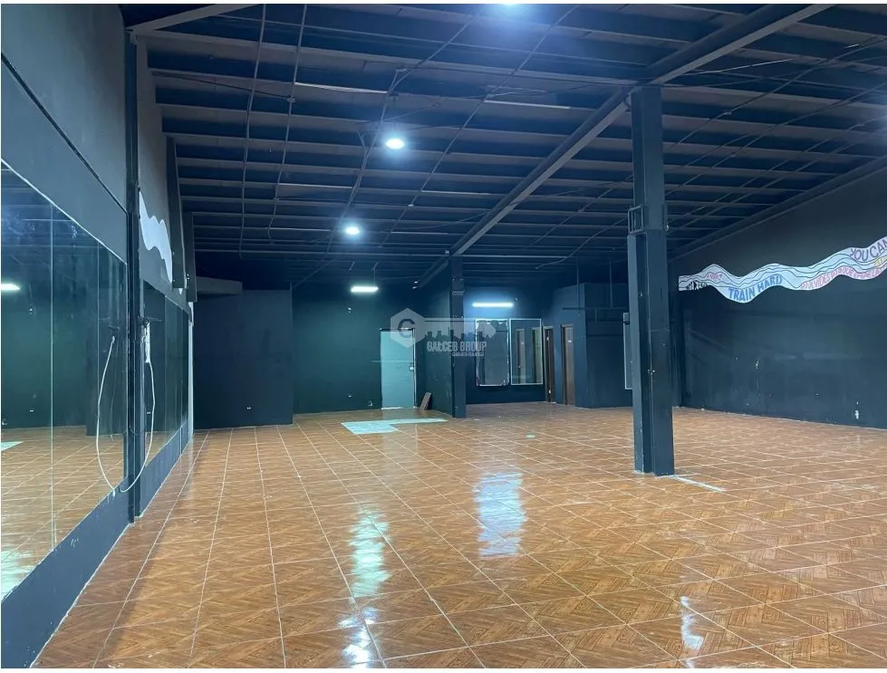 Espace commercial à Altos de Panama à louer
