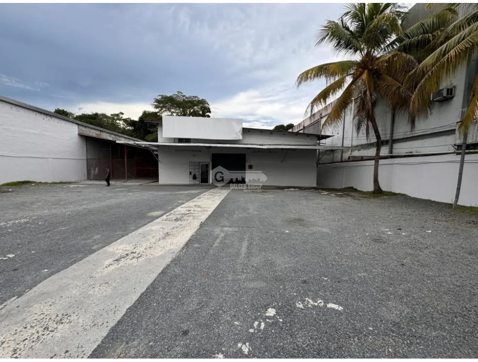 24 DE DICIEMBRE / COMMERCIAL WAREHOUSE / WITH OFFICE / 2014M
