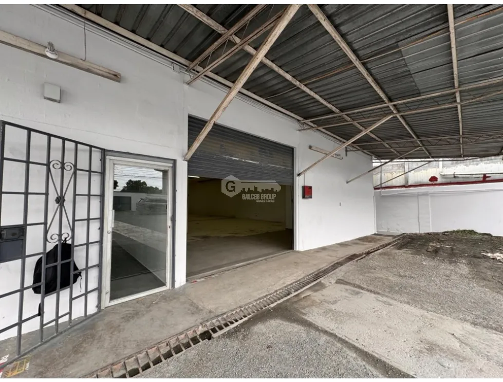 24 DE DICIEMBRE / COMMERCIAL WAREHOUSE / WITH OFFICE / 2014M