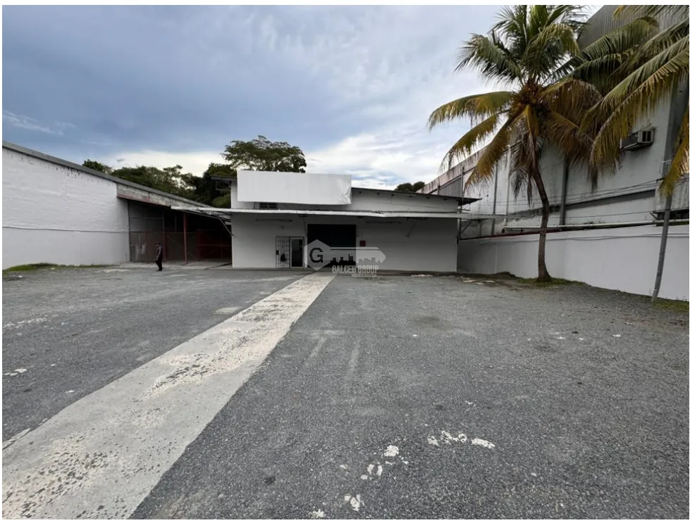 24 DE DICIEMBRE / COMMERCIAL WAREHOUSE / WITH OFFICE / 2014M
