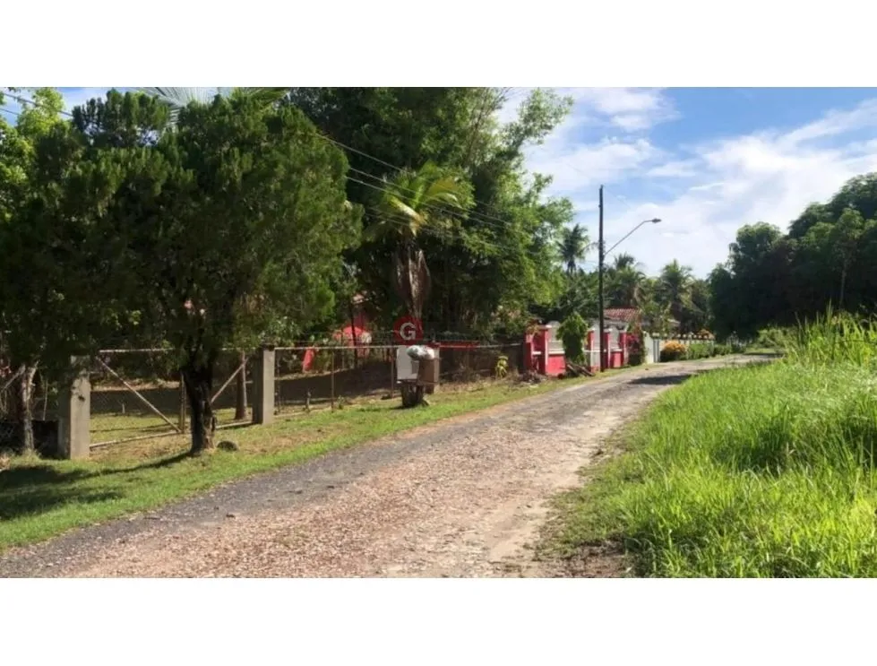 CORONADO / BEACHFRONT LAND MINUTES FROM THE BEACH / 1158M2