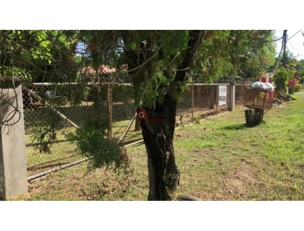 CORONADO / BEACHFRONT LAND MINUTES FROM THE BEACH / 1158M2