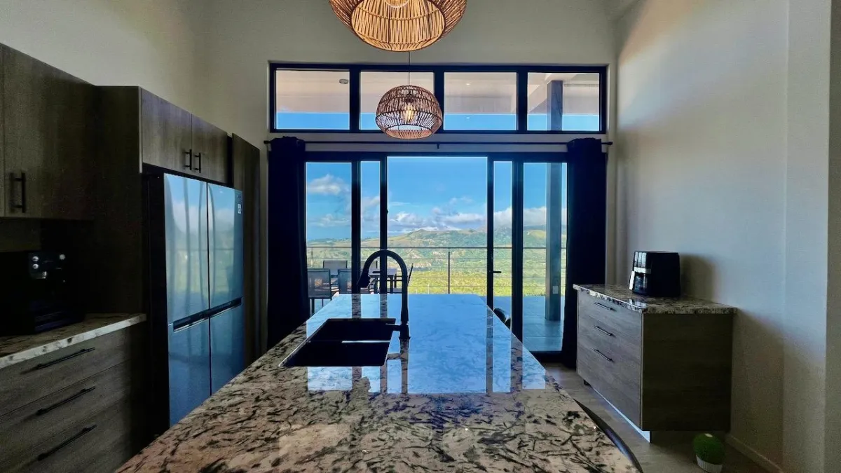 FULL SOLAR MOUNTAIN VILLA