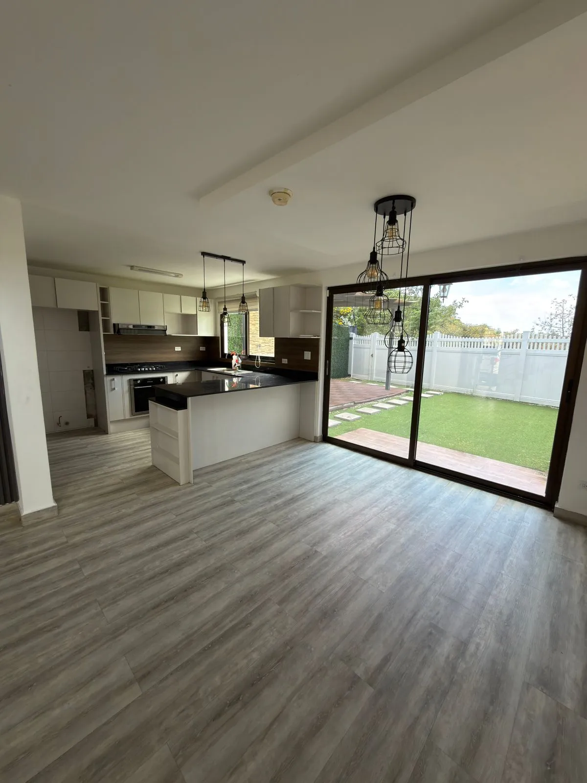 Spacious 2-Story House, 3 Bedrooms and 2.5 Bathrooms, Las Cumbres