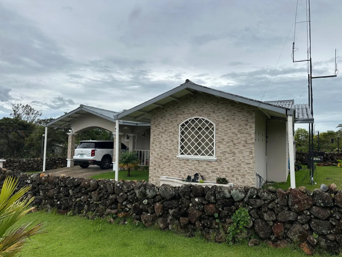 3 Bedroom Home-Mountain Views, Jacuzzi and 900m2