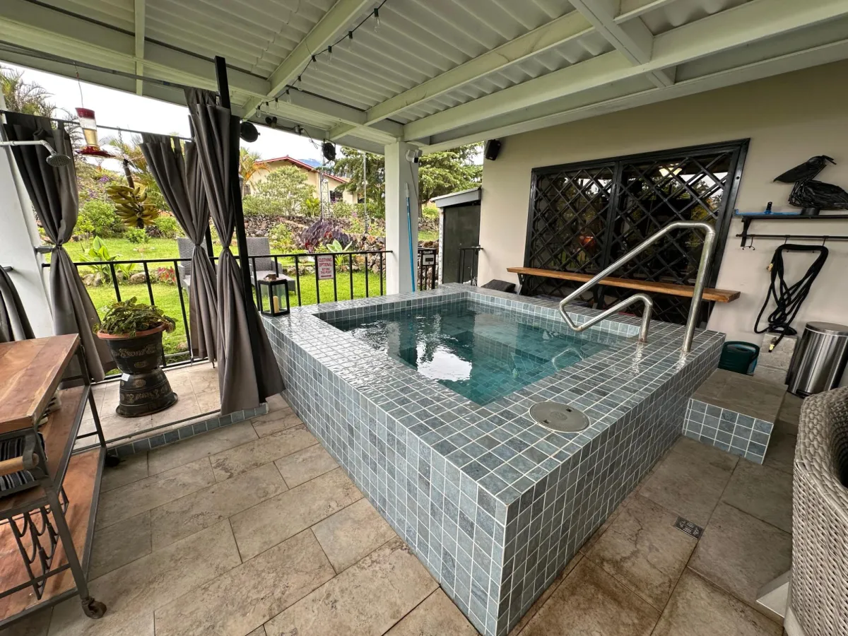 3 Bedroom Home-Mountain Views, Jacuzzi and 900m2