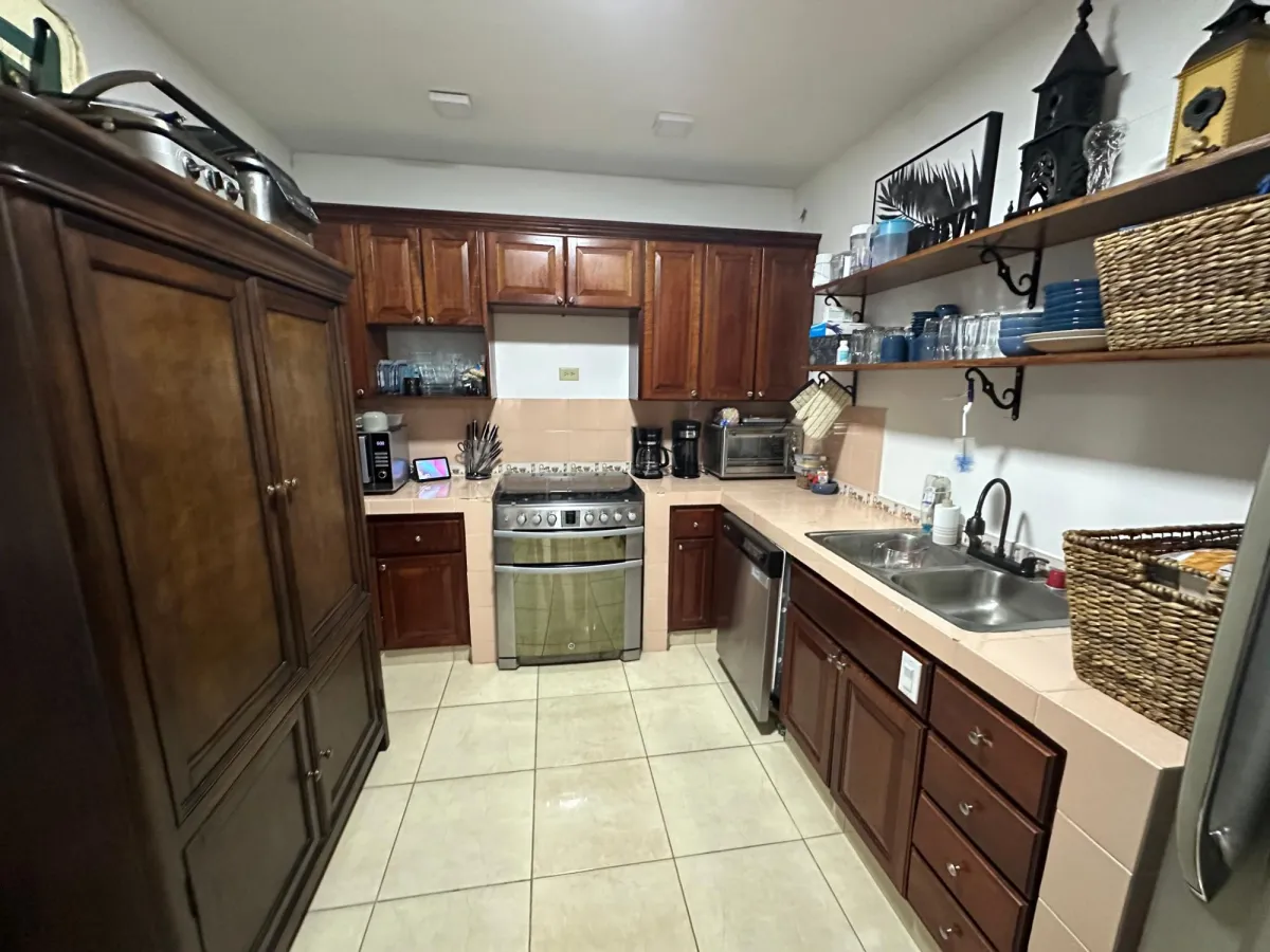 3 Bedroom Home-Mountain Views, Jacuzzi and 900m2
