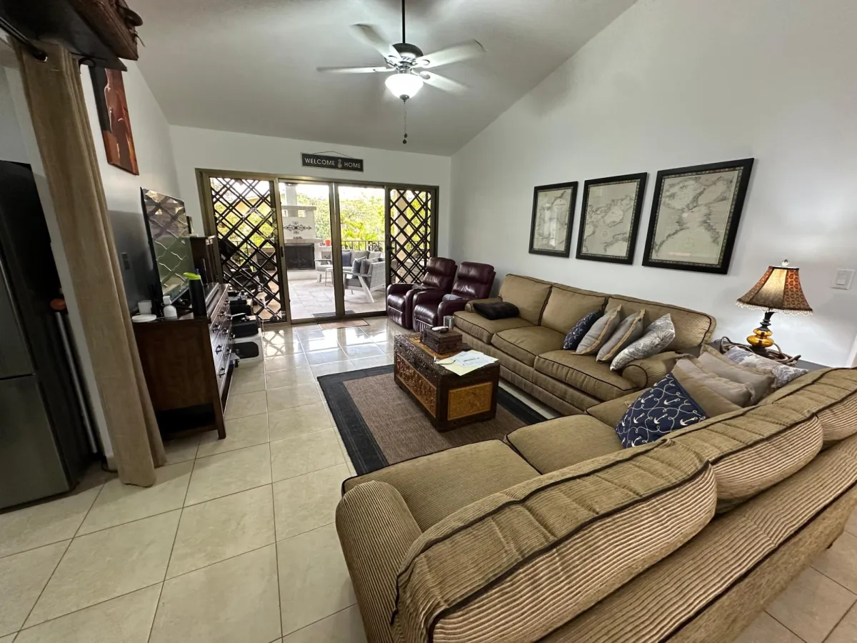 3 Bedroom Home-Mountain Views, Jacuzzi and 900m2