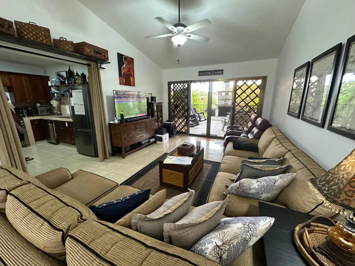 3 Bedroom Home-Mountain Views, Jacuzzi and 900m2