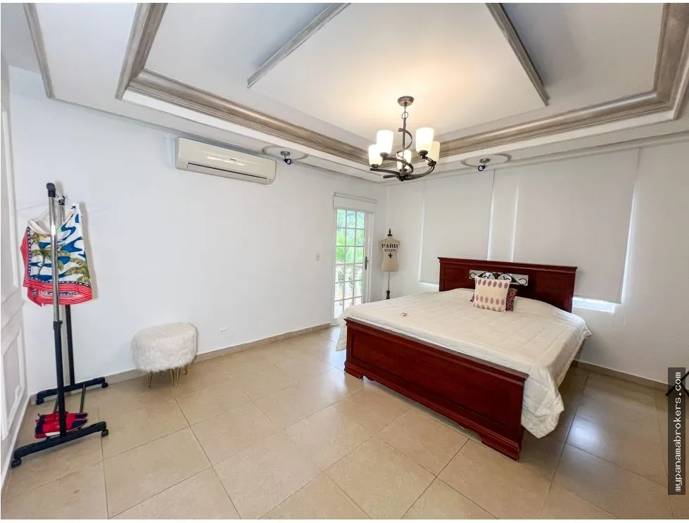 House for Sale in Margarita Urbanization, Colón