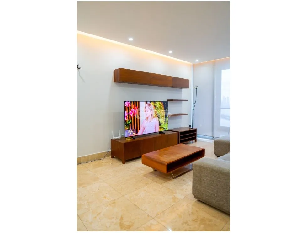 SE ALQUILA APARTAMENTO EN COCO DEL MAR 150M 2 HABITACIONES AMOBLADO