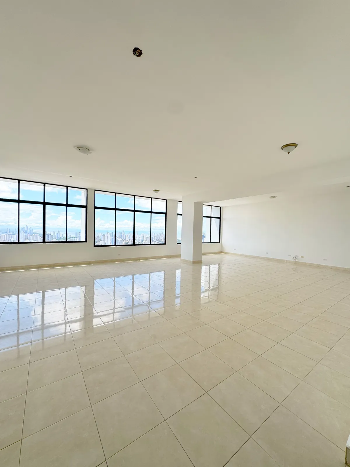 Majestic Penthouse in Elite 400, 590 m², 360° View, Tax Exempt for 20 Years