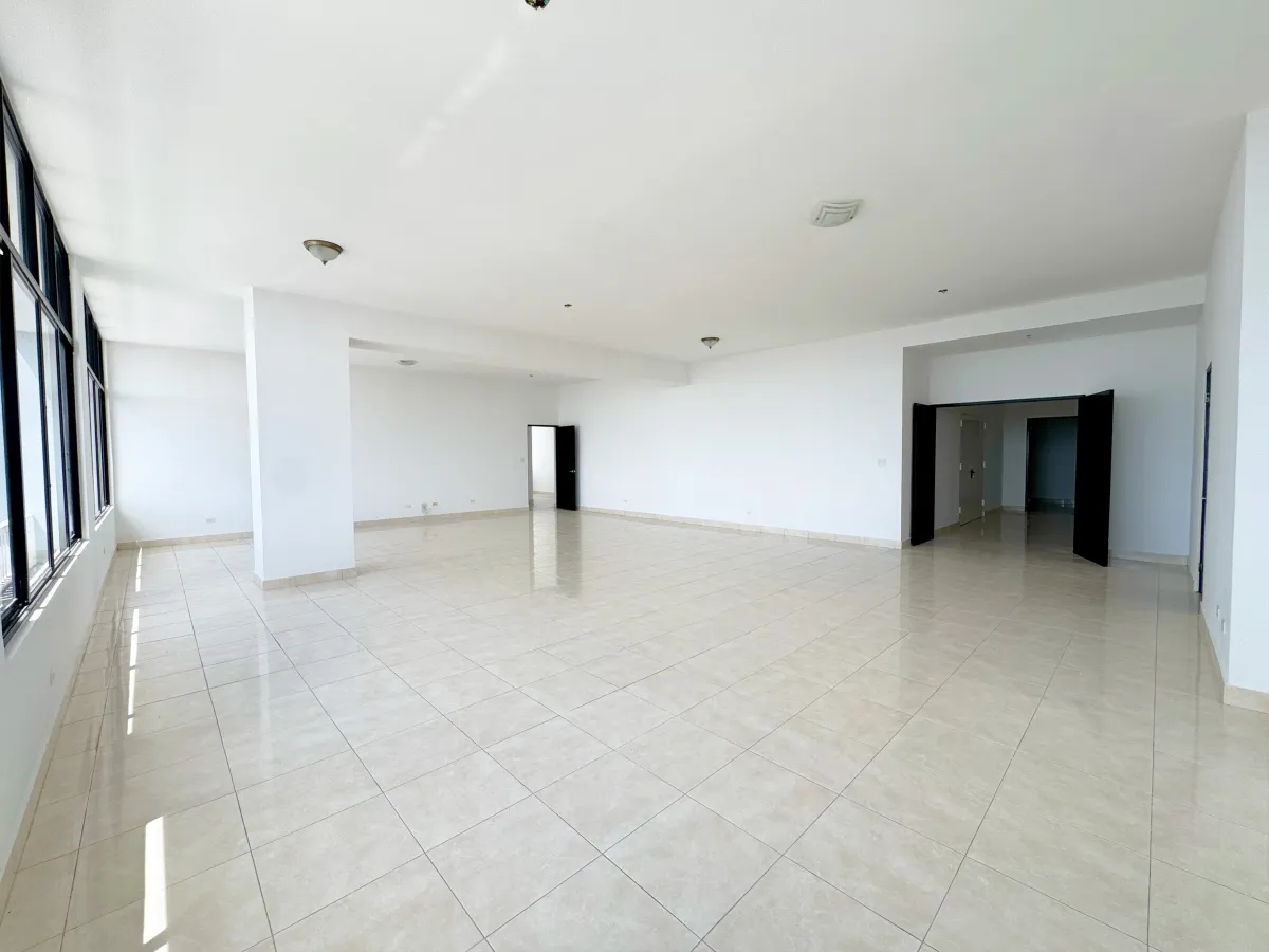 Majestic Penthouse in Elite 400, 590 m², 360° View, Tax Exempt for 20 Years