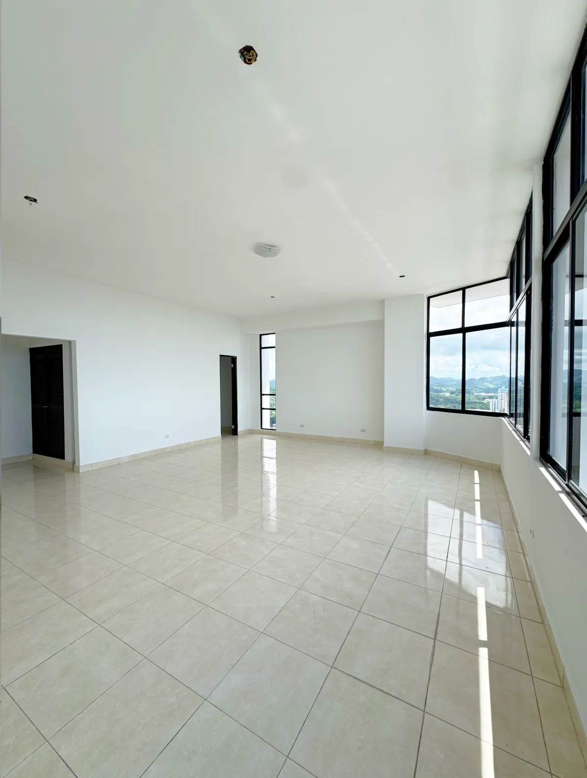 Majestic Penthouse in Elite 400, 590 m², 360° View, Tax Exempt for 20 Years