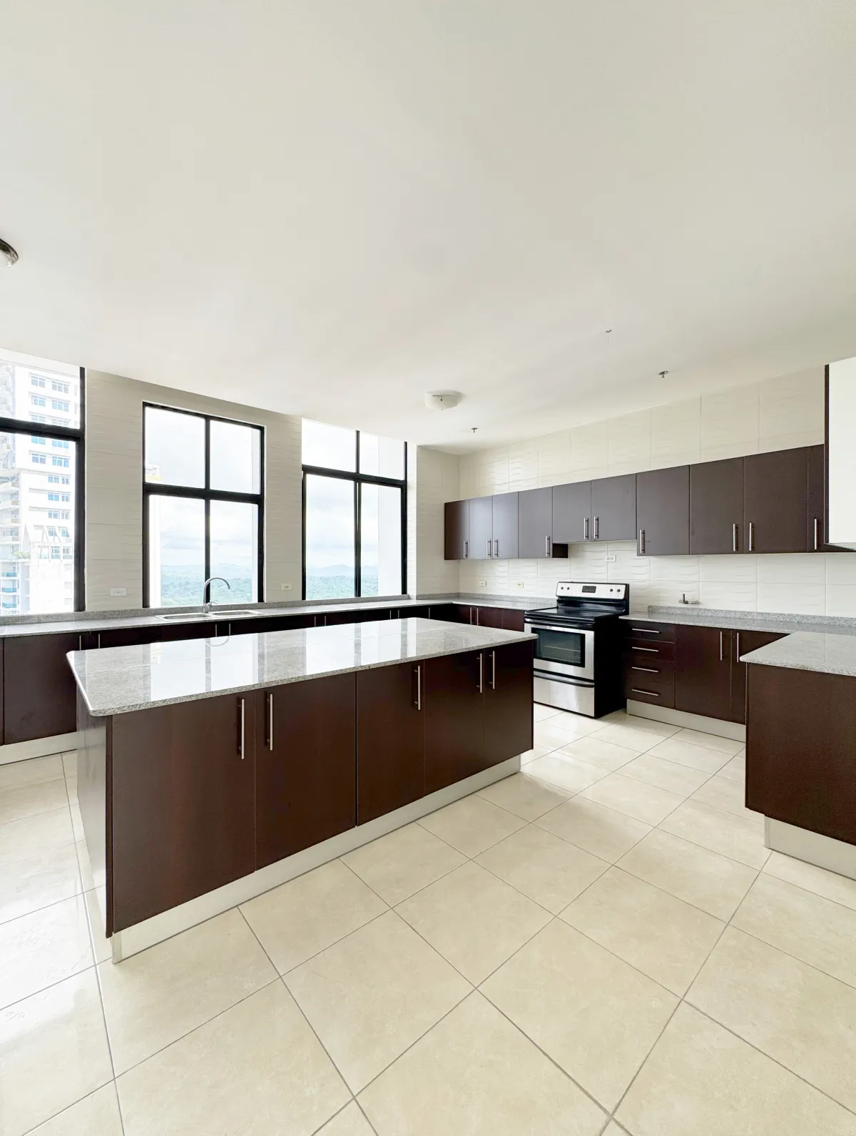 Majestic Penthouse in Elite 400, 590 m², 360° View, Tax Exempt for 20 Years