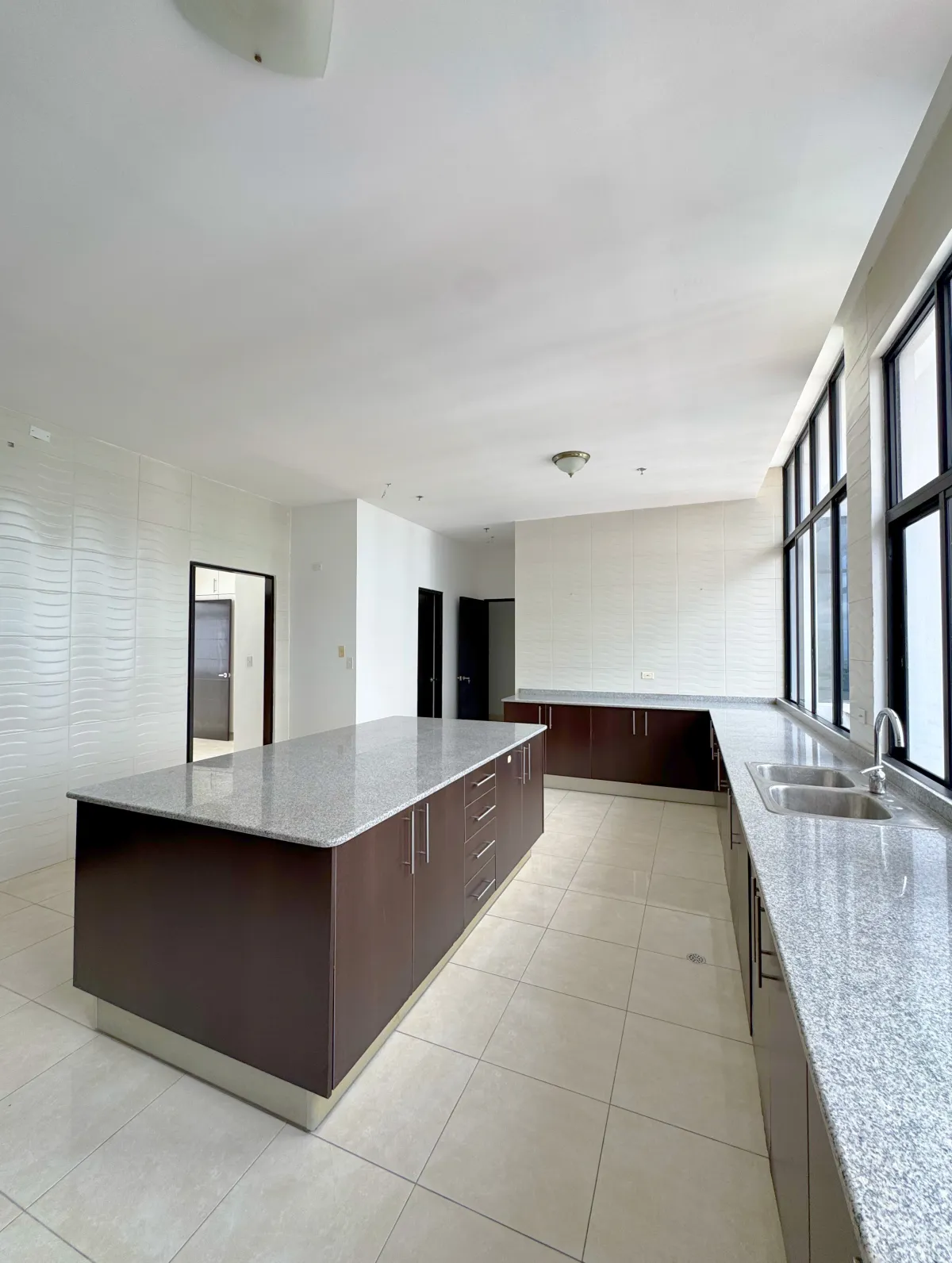 Majestic Penthouse in Elite 400, 590 m², 360° View, Tax Exempt for 20 Years