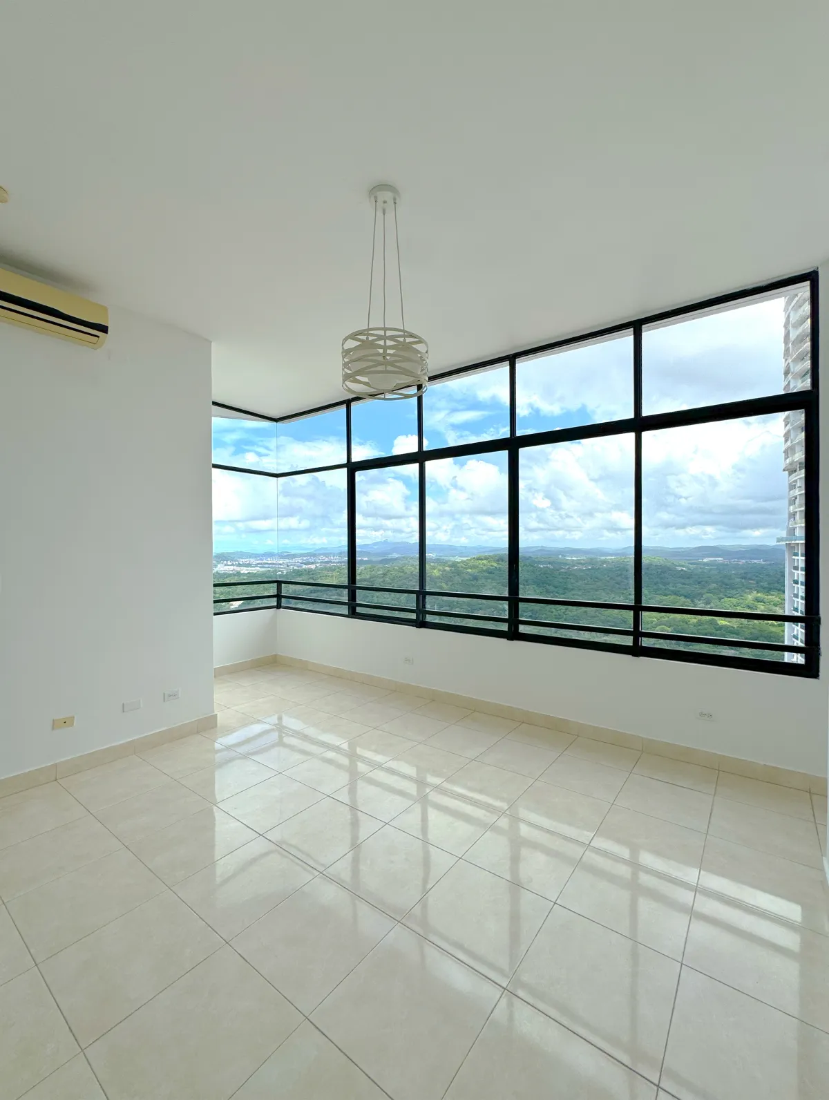 Majestic Penthouse in Elite 400, 590 m², 360° View, Tax Exempt for 20 Years