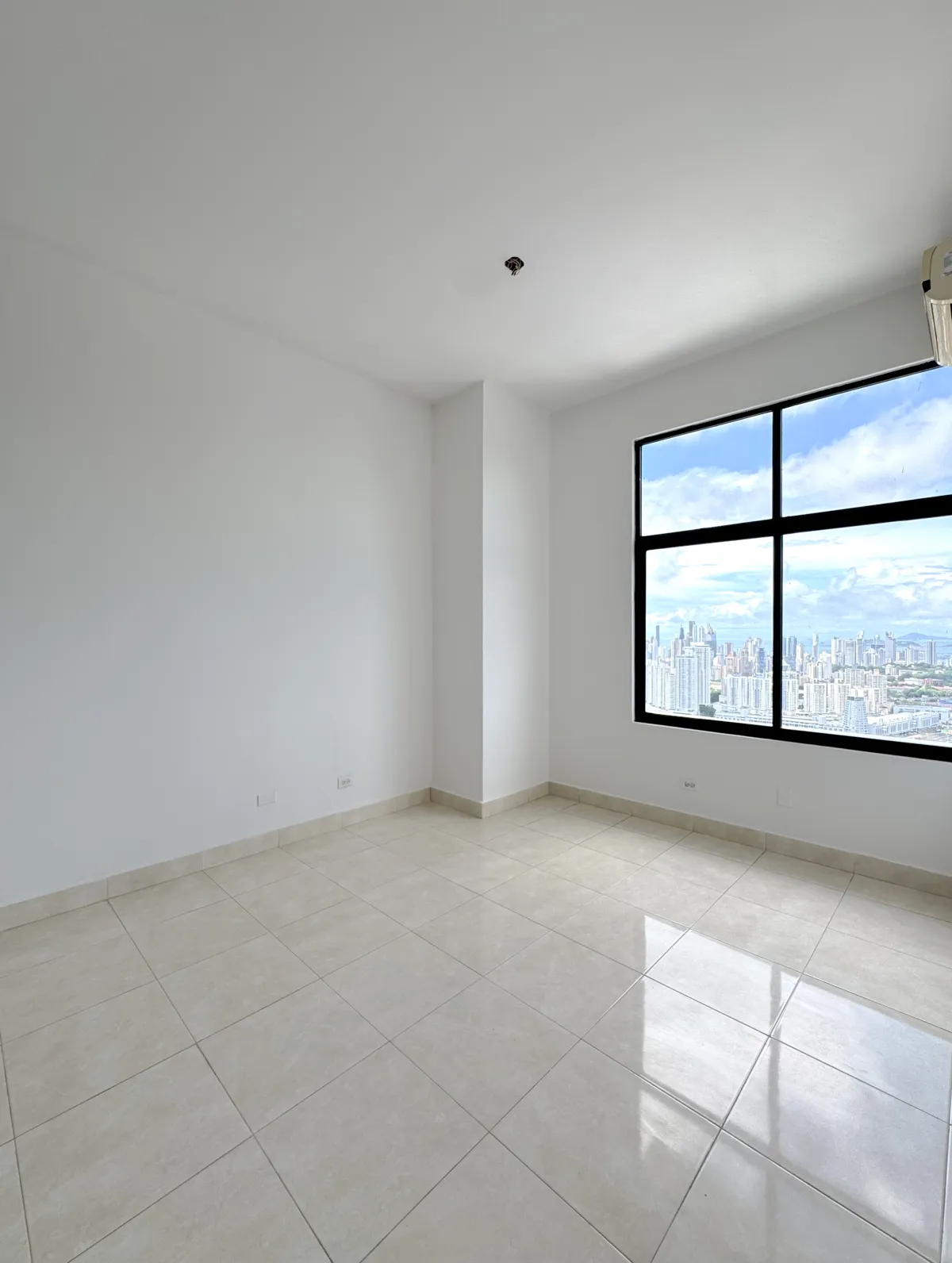Majestic Penthouse in Elite 400, 590 m², 360° View, Tax Exempt for 20 Years