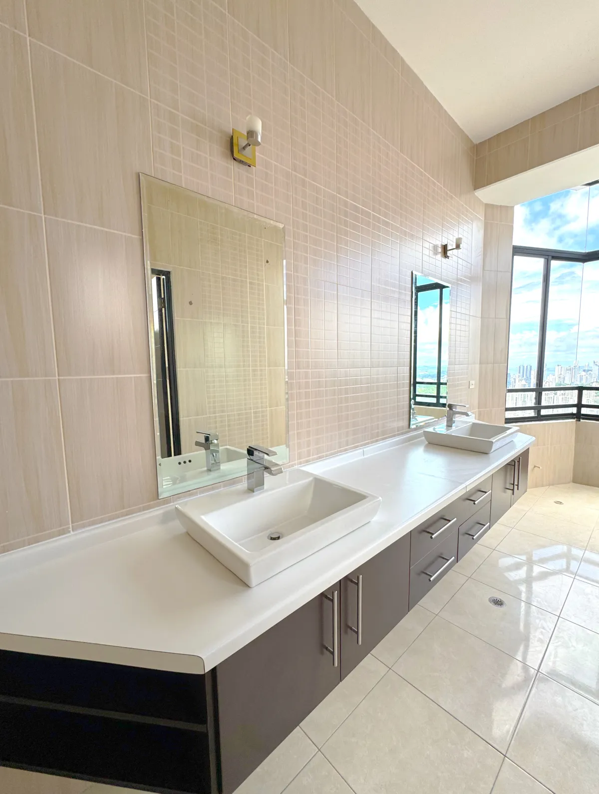 Majestic Penthouse in Elite 400, 590 m², 360° View, Tax Exempt for 20 Years