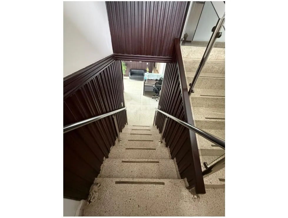 COMMERCIAL SPACE / EL DORADO / 1,332 M / 2 LEVELS / 8 BATHROOMS / OFFICE / STORAGE