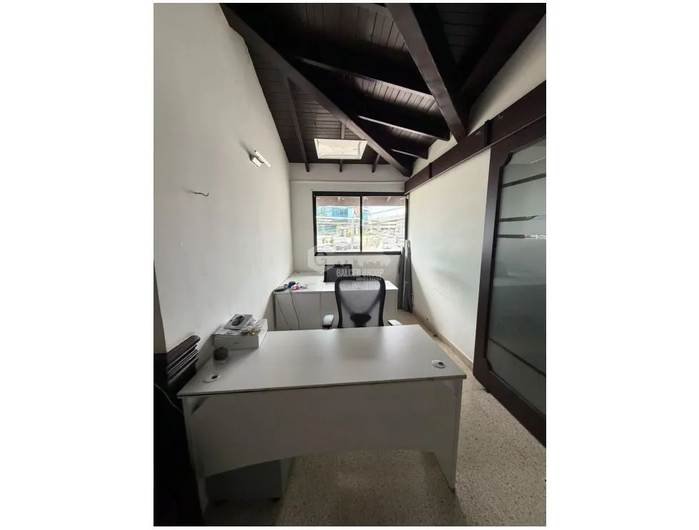 COMMERCIAL SPACE / EL DORADO / 1,332 M / 2 LEVELS / 8 BATHROOMS / OFFICE / STORAGE