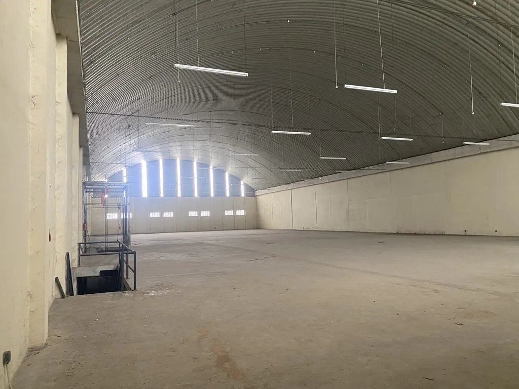 Sale of 4,299.74 Square Meter Warehouse in Coco Solito with Container Dock and High Ceilings