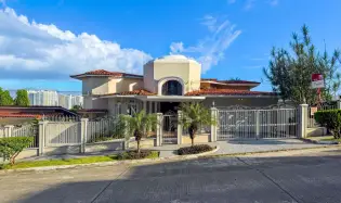 Luxury Dos Mares House in Panama City Panama