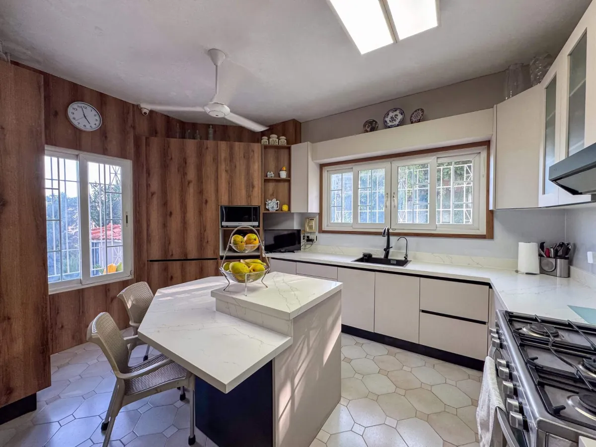 Luxury Dos Mares House in Panama City Panama
