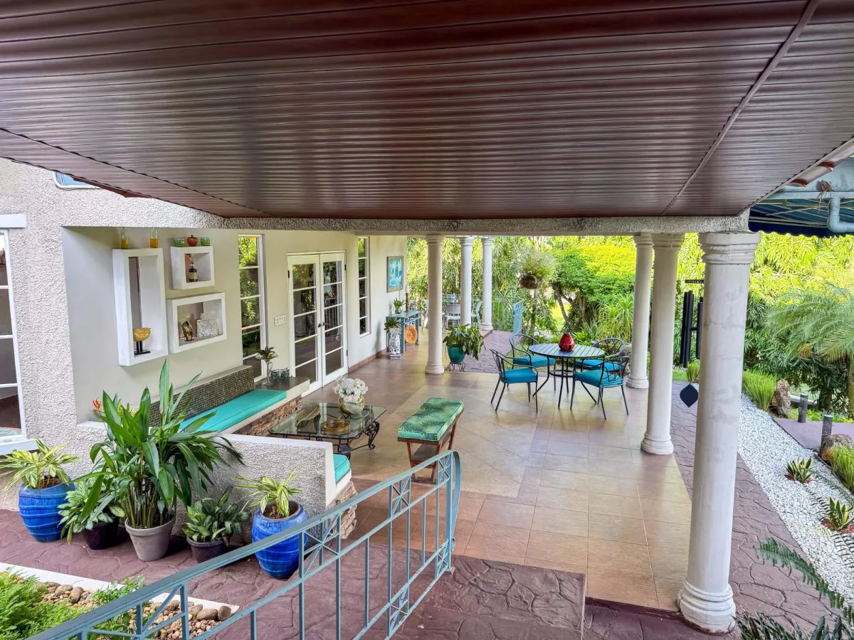 Luxury Dos Mares House in Panama City Panama