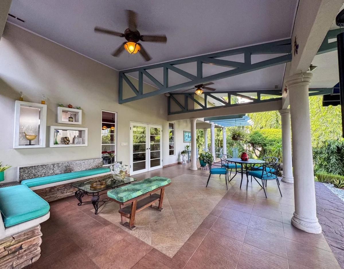 Luxury Dos Mares House in Panama City Panama