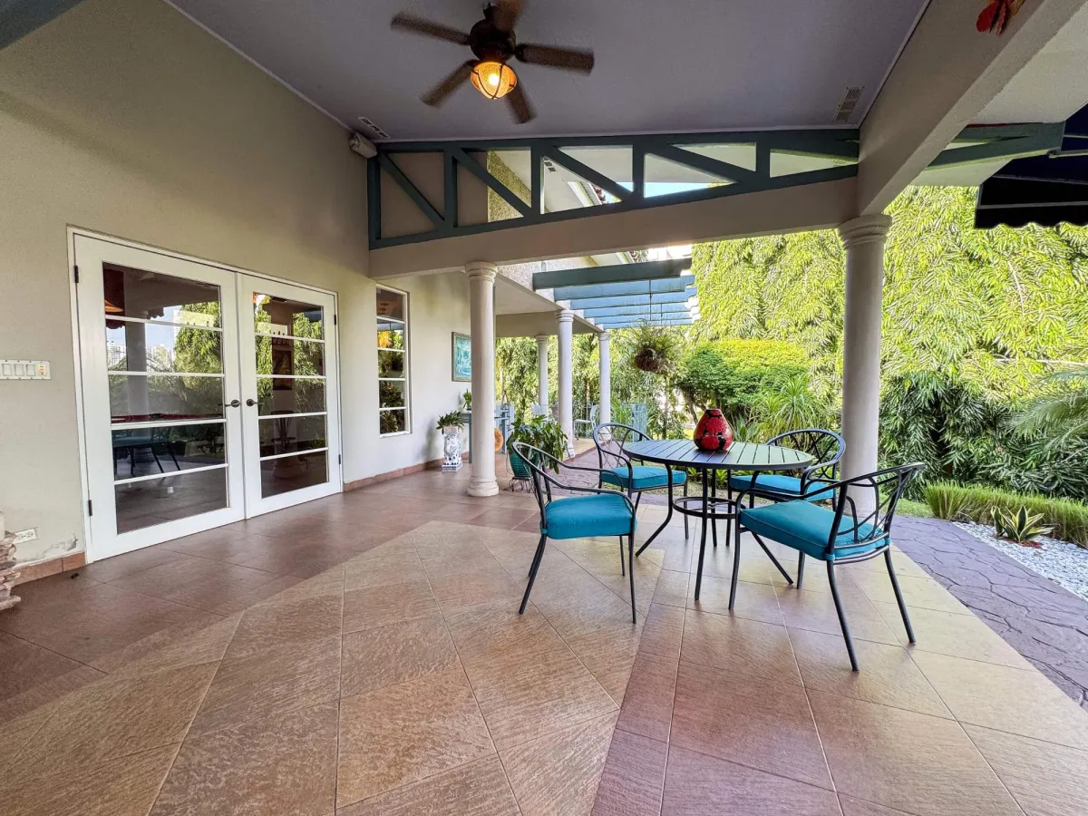 Luxury Dos Mares House in Panama City Panama
