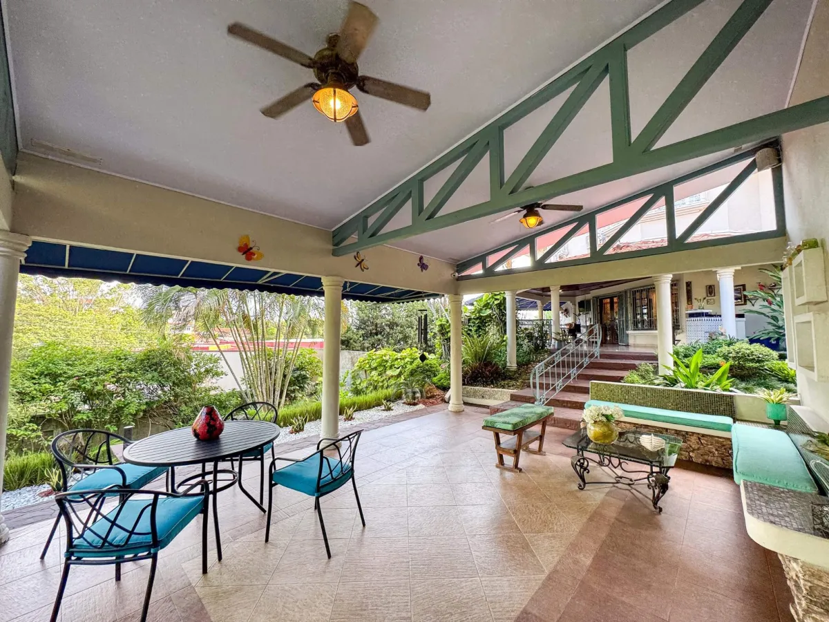 Luxury Dos Mares House in Panama City Panama