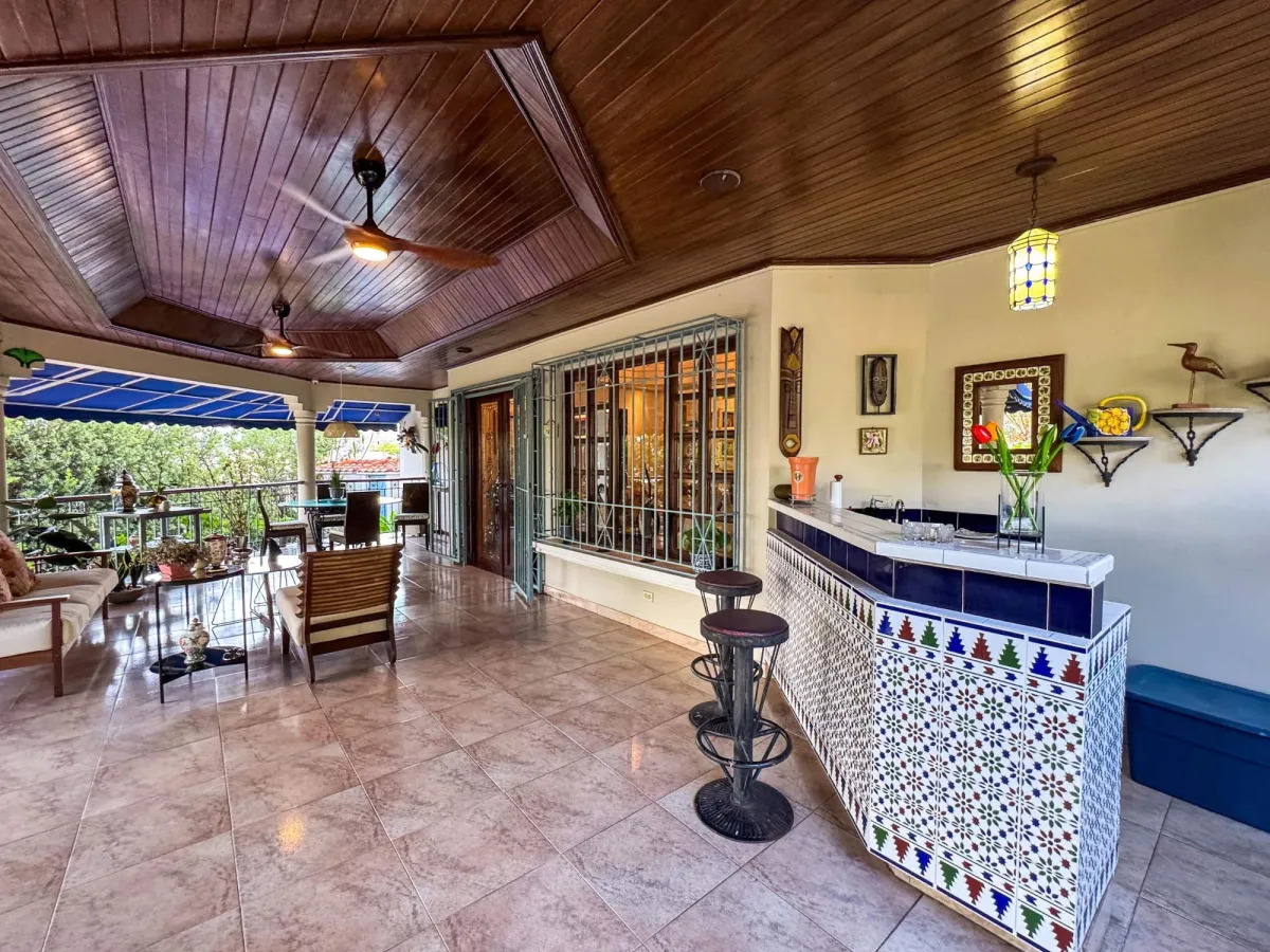 Luxury Dos Mares House in Panama City Panama