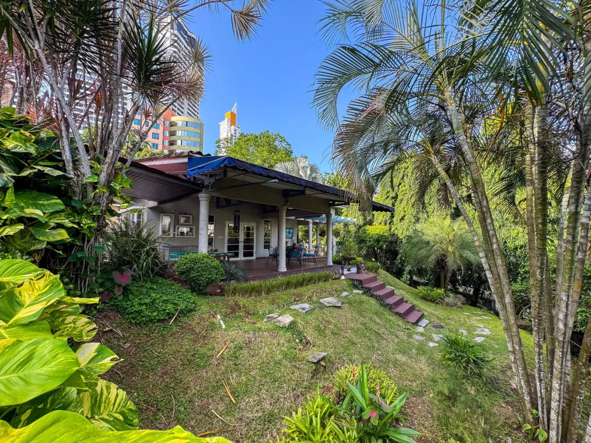 Luxury Dos Mares House in Panama City Panama
