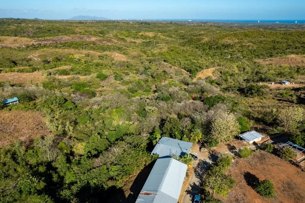 26-hectare land with ocean and mountain views.