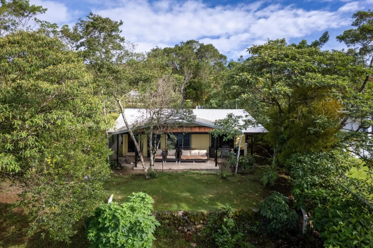 100% Solar-Powered Home in Jaramillo Abajo,Boquete
