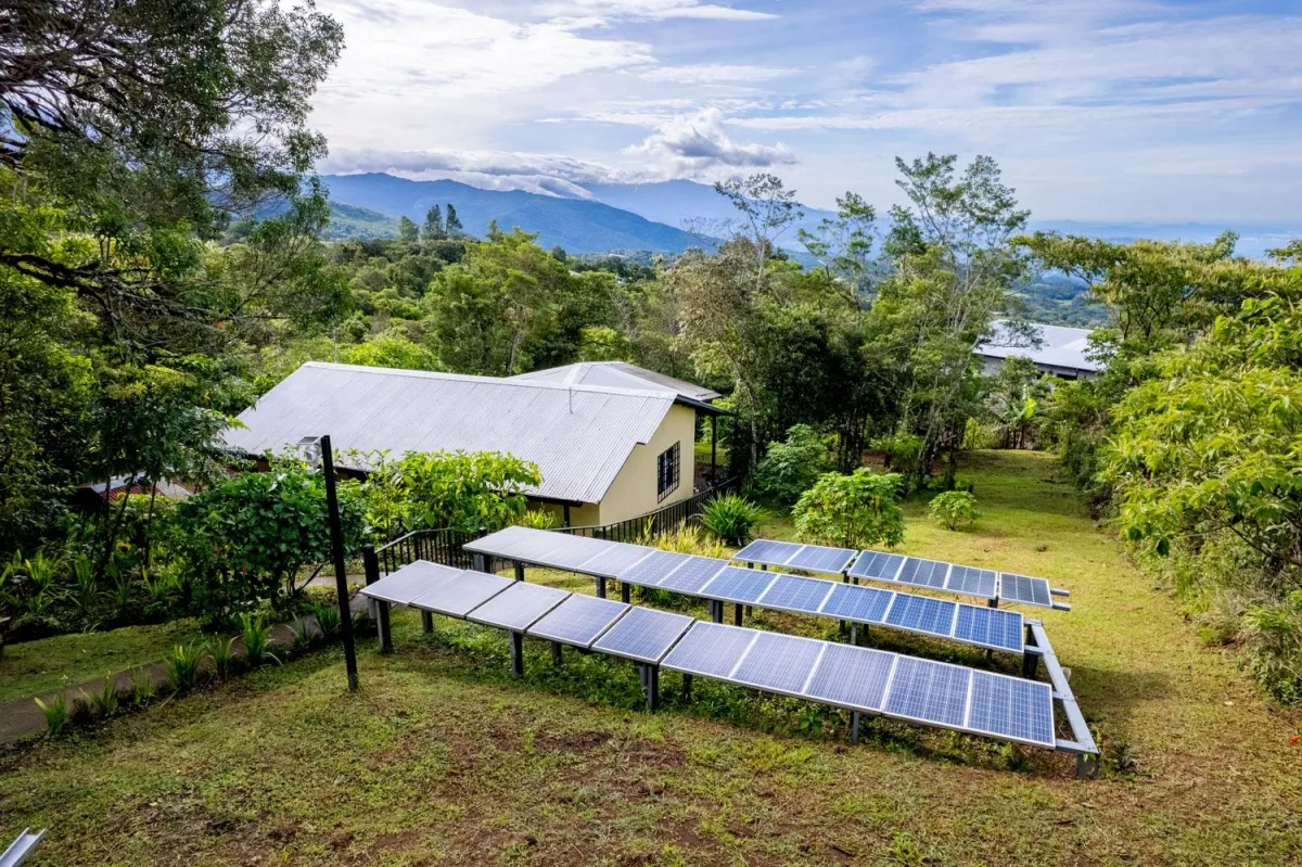 100% Solar-Powered Home in Jaramillo Abajo,Boquete