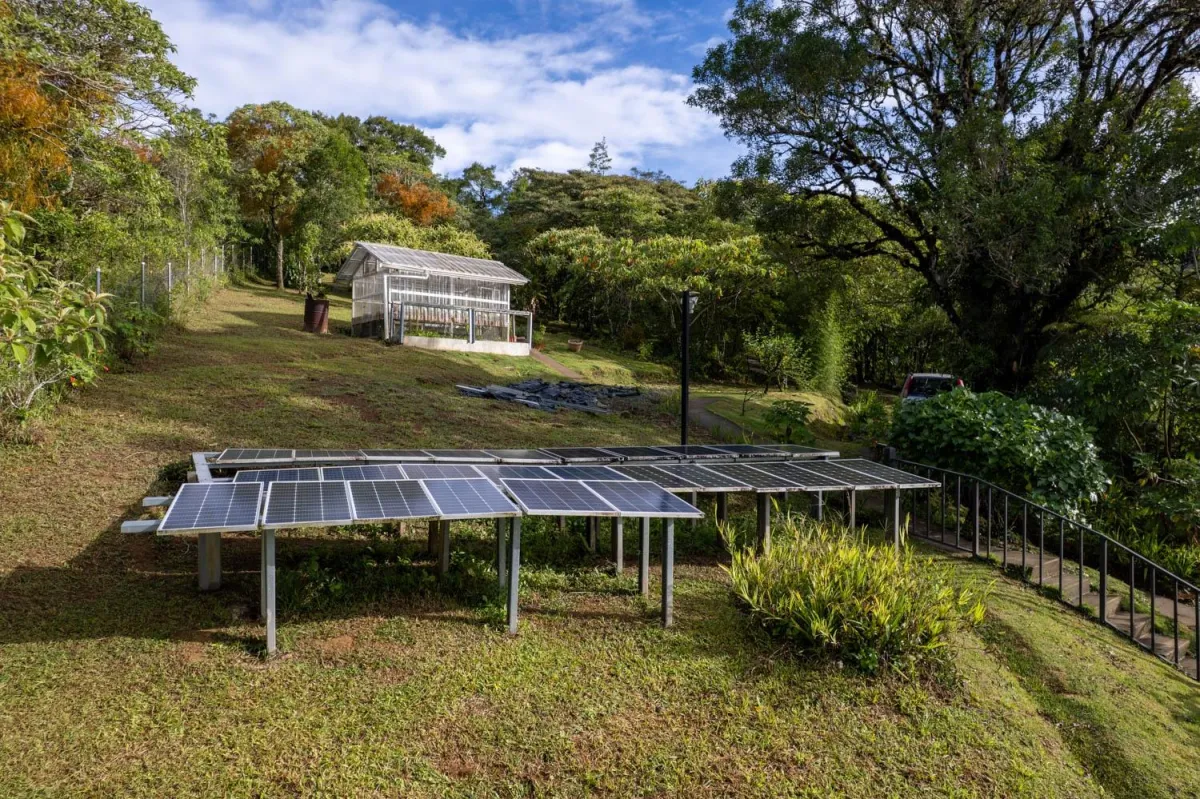 100% Solar-Powered Home in Jaramillo Abajo,Boquete