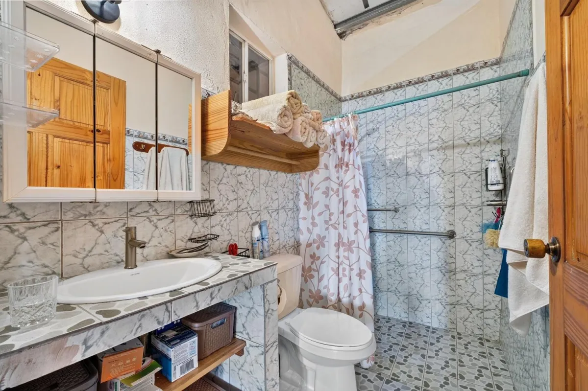 100% Solar-Powered Home in Jaramillo Abajo,Boquete