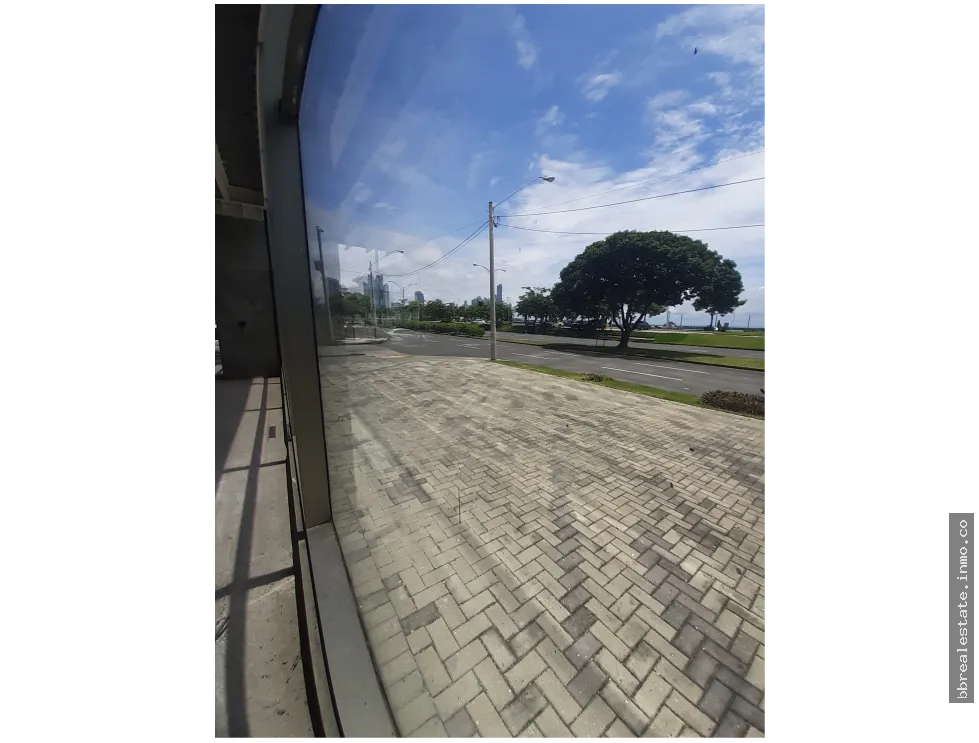 COMMERCIAL SPACE FOR RENT AV BALBOA NEGOTIABLE