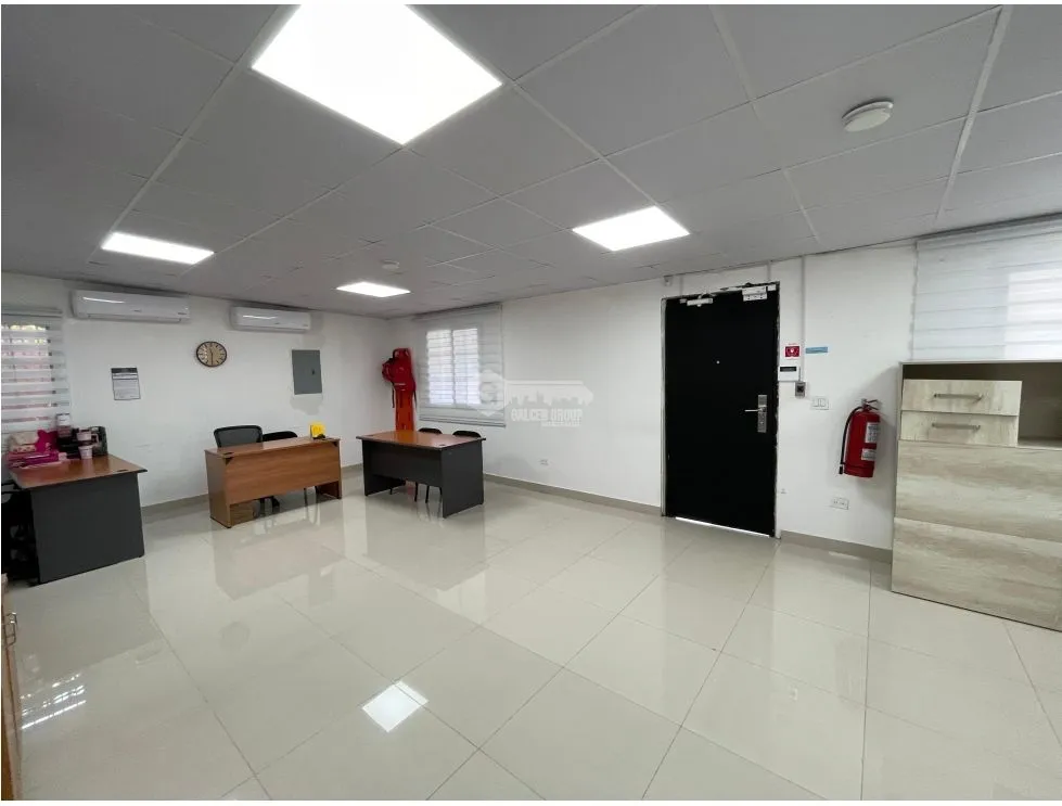OFICINA / CHORRERA / 1800 M2 / 3 BAÑOS / 3 DIVICIONES / DEPOSITO