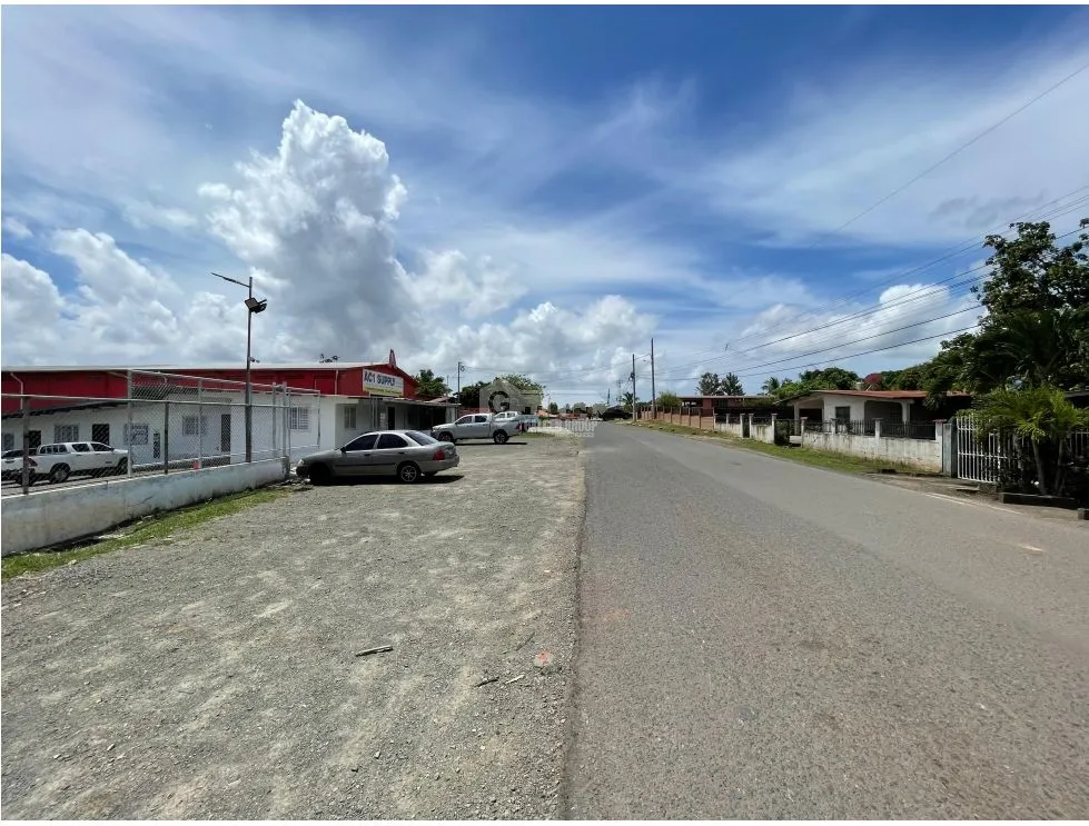 OFICINA / CHORRERA / 1800 M2 / 3 BAÑOS / 3 DIVICIONES / DEPOSITO