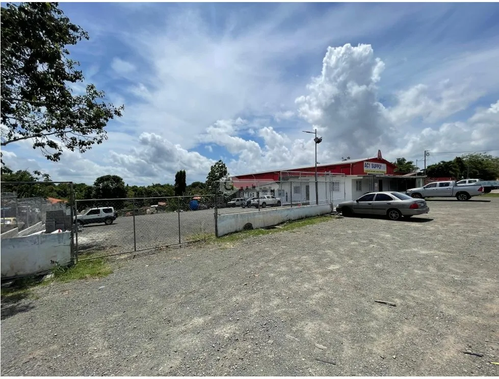 Espace commercial à Chorrera à louer