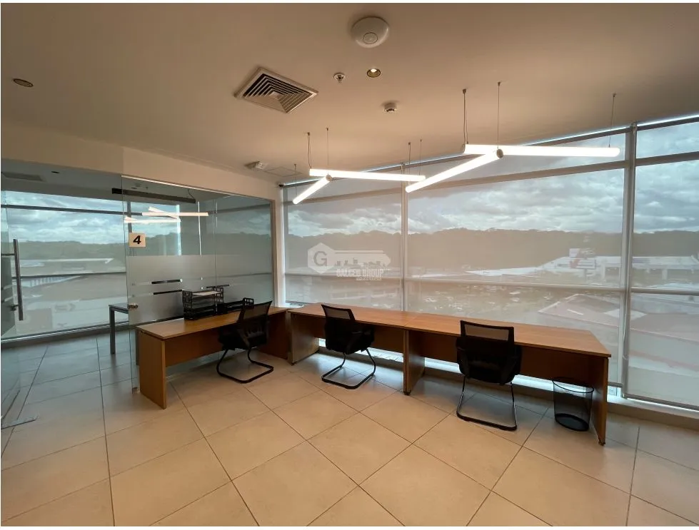 SE ALQUILA OFICINA EN DORADO CITY CENTER 306M 2 BAÑOS 5 DIVISIONES